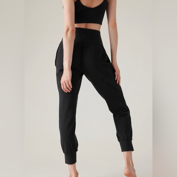 Athleta Pants & Jumpsuits Nwt Athleta Salutation Jogger Black 6